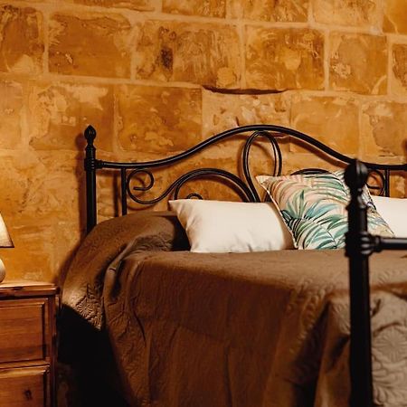 Enchanting 2Bdr Townhouse In Valletta Centre! Bagian luar foto