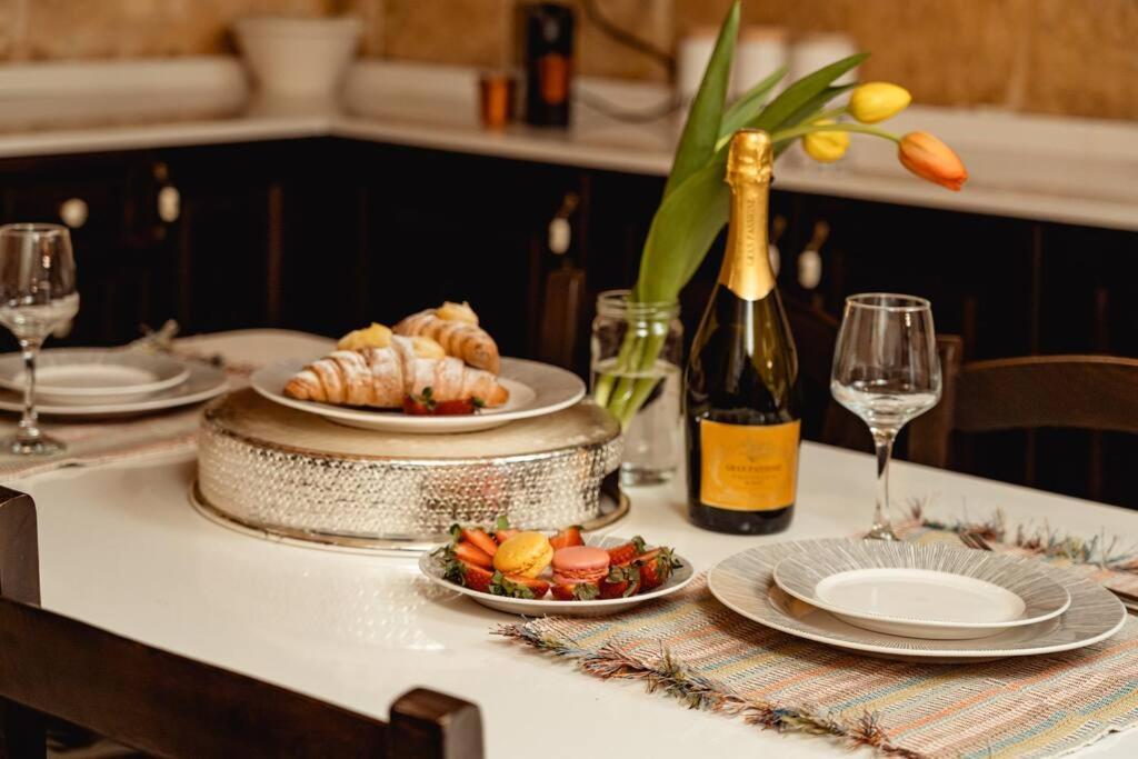 Enchanting 2Bdr Townhouse In Valletta Centre! Bagian luar foto