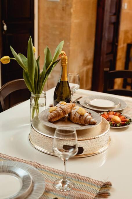 Enchanting 2Bdr Townhouse In Valletta Centre! Bagian luar foto