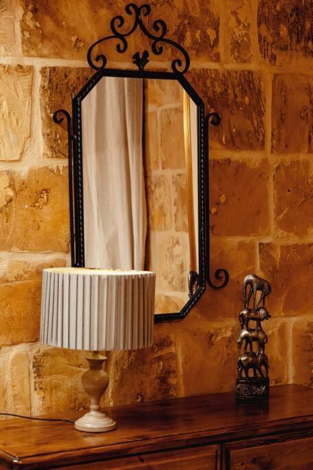 Enchanting 2Bdr Townhouse In Valletta Centre! Bagian luar foto