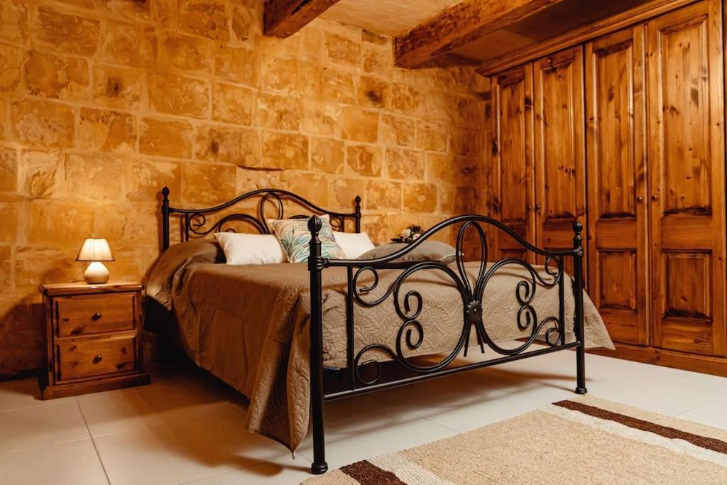Enchanting 2Bdr Townhouse In Valletta Centre! Bagian luar foto