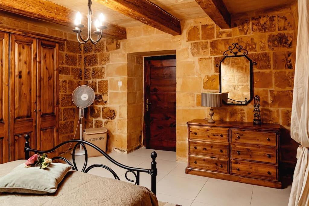 Enchanting 2Bdr Townhouse In Valletta Centre! Bagian luar foto