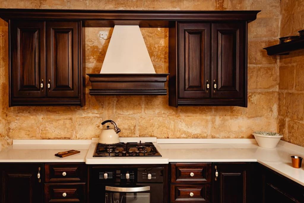 Enchanting 2Bdr Townhouse In Valletta Centre! Bagian luar foto