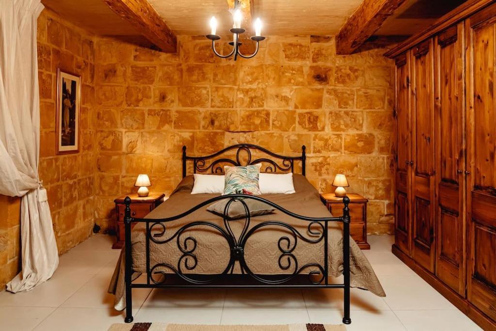 Enchanting 2Bdr Townhouse In Valletta Centre! Bagian luar foto