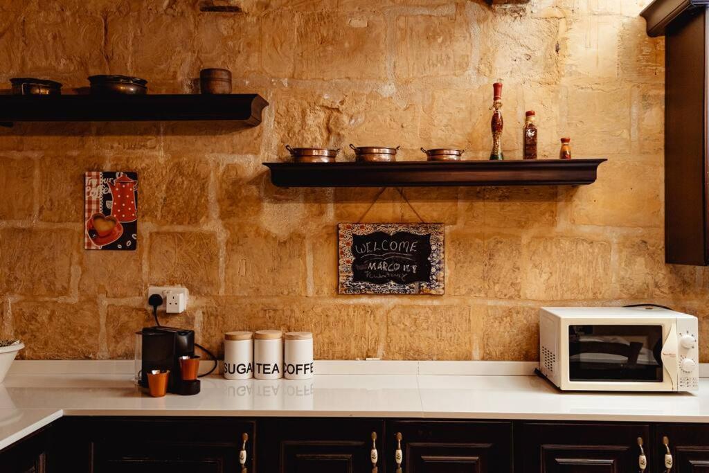 Enchanting 2Bdr Townhouse In Valletta Centre! Bagian luar foto