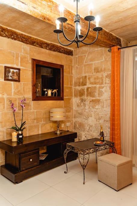 Enchanting 2Bdr Townhouse In Valletta Centre! Bagian luar foto