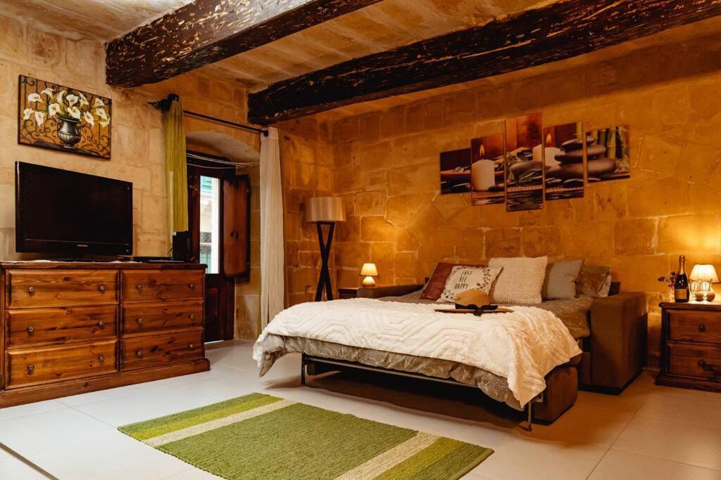 Enchanting 2Bdr Townhouse In Valletta Centre! Bagian luar foto