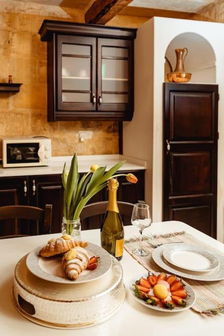 Enchanting 2Bdr Townhouse In Valletta Centre! Bagian luar foto