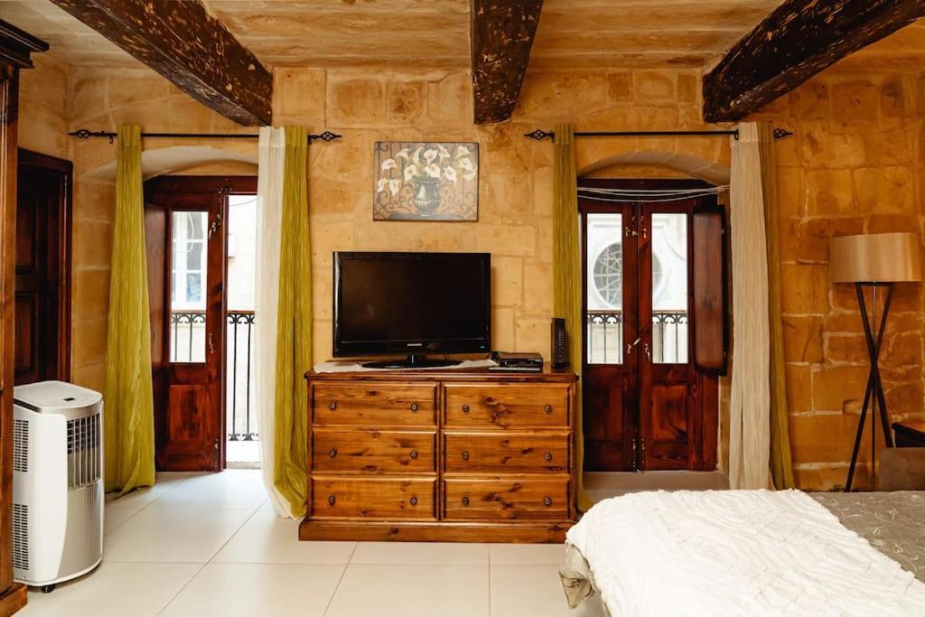 Enchanting 2Bdr Townhouse In Valletta Centre! Bagian luar foto