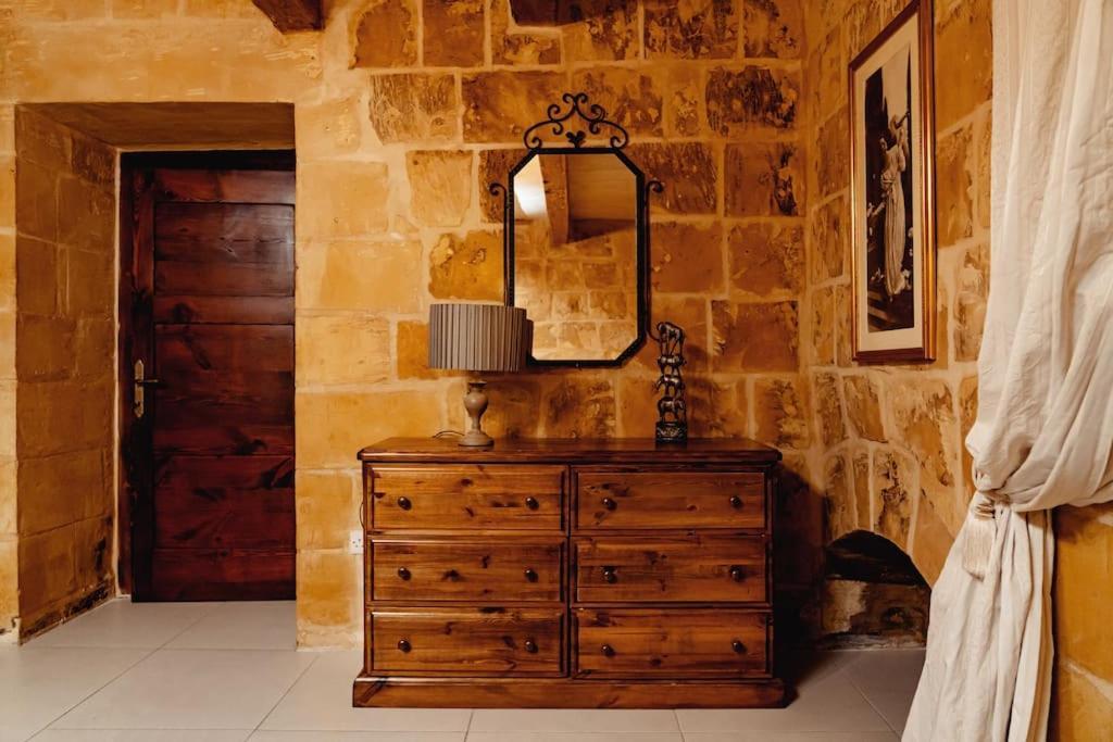 Enchanting 2Bdr Townhouse In Valletta Centre! Bagian luar foto