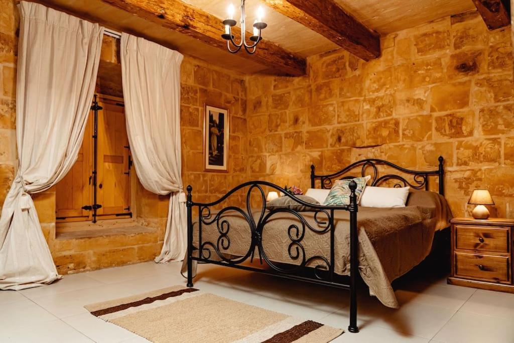 Enchanting 2Bdr Townhouse In Valletta Centre! Bagian luar foto